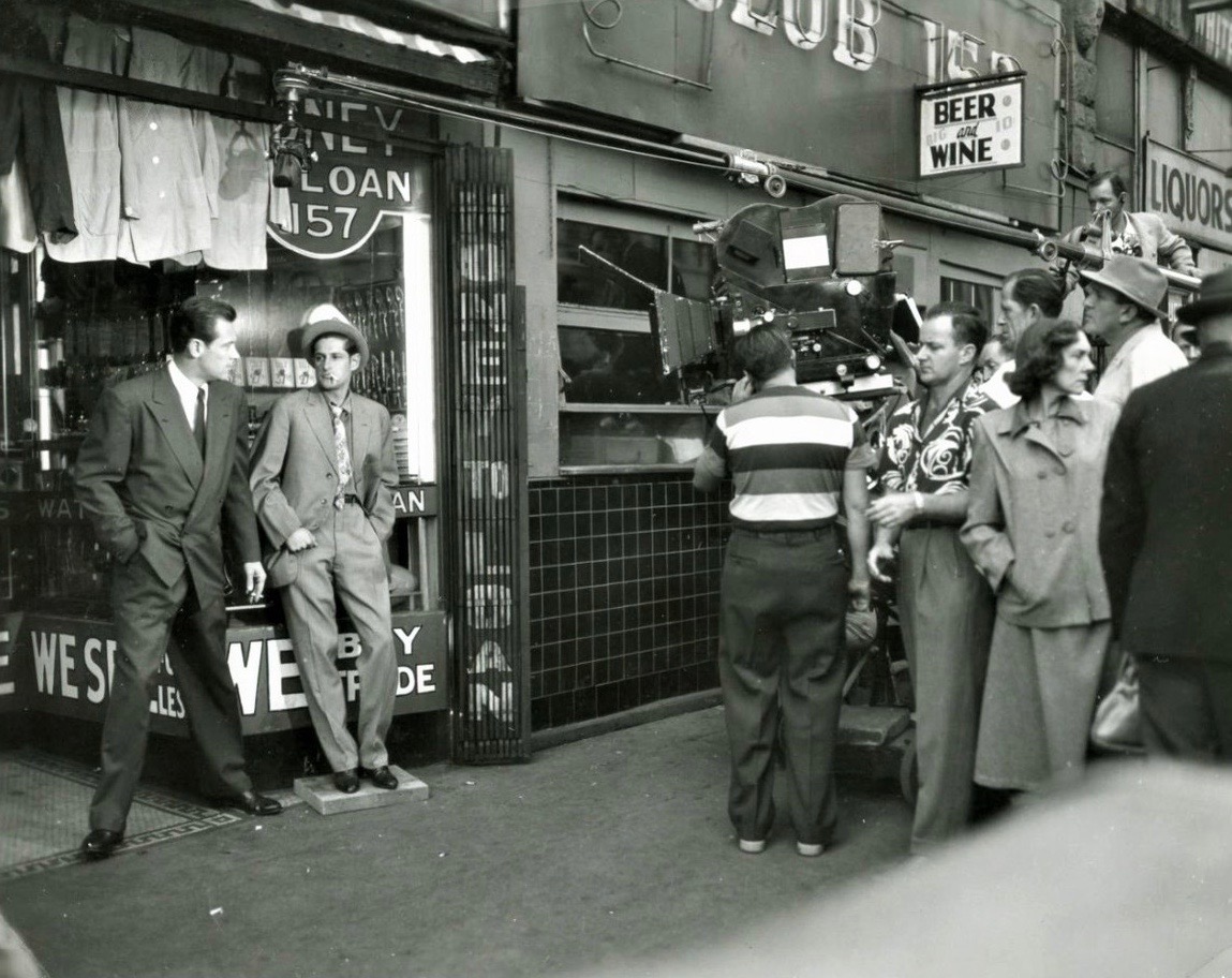 William-Holden-shooting-a-scene-in-The-Turning-Point-1952-at-157-S.-Main-Street-downtown-Los-Angeles-1951.jpg